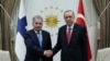 레제프 타이이프 에르도안(오른쪽) 튀르키예 대통령과 사울리 니니스퇴 핀란드 대통령이 지난 17일 튀르키예 수도 앙카라에서 회동하고 있다. (자료사진)