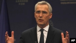 北约秘书长斯托尔滕贝格在安卡拉的新闻发布会上讲话。（2023年2月16日）