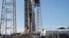 Kapsul Starliner Boeing di atas roket Atlas V siap untuk misi mendatang di Space Launch Complex 41 di Stasiun Angkatan Luar Angkasa Cape Canaveral, 5 Mei 2024, di Cape Canaveral, Florida. (Foto: AP)
