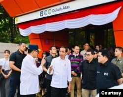Jokowi berharap masyarakat dapat beralih menggunakan moda Transportasi massal, karena kerugian yang diakibatkan oleh kemacetan mencapai Rp100 triliun per tahun. (Biro Setpres RI)
