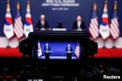 资料照：韩国总统尹锡悦与到访的美国总统拜登在首尔举行联合记者会。（2022年5月21日）