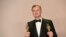 Christopher Nolan Oppenheimer filmiyle en iyi yönetmen ve en iyi film ödüllerinin sahibi oldu.