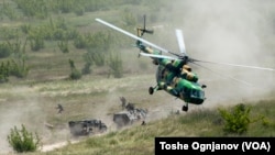 Воена НАТО вежба 'Брз одговор 23' на армискиот полигон Криволак со учество на повеќе од 1.800 припадници од македонската армија, како и од армиите на САД, Црна Гора, Албанија и од безбедносните сили на Косово