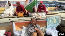 拉达克地区曾经是当地人的牧场，可是现在却变成了一个缓冲区。由于牧地减少，当地的达拉克牧民都为自己的生计感到担忧。在拉达克干旱、严寒的气候中，草场对他们的生存至关重要 (美国之音/贾尚杰)