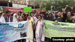 په کراچۍ کې د احتجاج ګډون والو وویل تير کال د پاکستان پنجاب صوبې کې په مسحي کليساګانو او کورونو شوو بريدونو په سر تر اوسه څوک سزا شوې نه دې خو احسان مسيح ته په سوشل ميډیا د قران په اړه د بل چا پوسټ په شريکولو د مرګ سزا اورول شوې ده. احتجاج کوونکو د انصاف غوښتنه وکړه