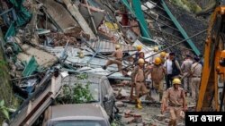 জোরকদমে উদ্ধারকাজ চলছে। নামানো হয়েছে বিপর্যয় মোকাবিলা বাহিনীও। 