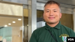 香港记者协会主席陈朗升形容，目前的新闻自由状况是众人都平等，但有些人比别人平等，有部份传媒依然有批评政府的自由，但记协只能继续”戴着脚镣跳舞”，在红线下寻求空间。 （美国之音照片）