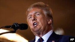 ແຟ້ມພາບ - ອະດິດປະານາທິບໍດີ ຈາກພັກຣີພັບບລີກັນ ທ່ານ ດໍໂນລ ທຣຳ ກ່າວຢູ່ທີ່ງານປາຕີ້ການເລືອກຕັ້ງຂັ້ນຕົ້ນ, ເມື່ອວັນທີ 23 ມັງກອນ 2024, ໃນເມືອງນາຊົວ ລັດນິວແຮມເຊີ. 