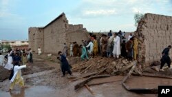 ምስራቅ አፍጋንስታን ውስጥ በጣለው ከባድ ዝናም 40 ሰዎች ሕይወታቸውን ሲያጡ፤ ቁጥራቸው 350 የሚጠጋ ሌሎች የመቁሰል አደጋ ደርሶባቸዋል። 