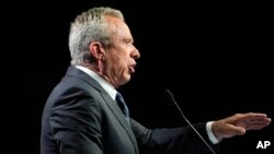 ለአሜሪካ ፕሬዝደንታዊ ምርጫ በግል የቀረቡት ሮበርት ኤፍ ኬኔዲ ጁኒየር በምዕራብ ሆሊውድ በምዕራብ ሆሊውድ፣ ካሊፎርኒያ፣ ሐሙስ እአአ ሰኔ 27/2024