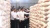 Presiden Jokowi meninjau stok cadangan beras nasional di Gudang Perum Bulog, di Kabupaten Bogor, Jawa Barat, Senin (11/9) (Biro Setpres)