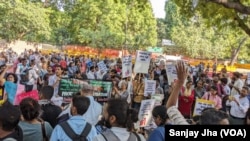 数百名记者聚集在印度首都，抗议NewsClick的记者因受到中国资助而被突袭和逮捕 (美国之音/贾尚杰)