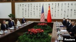 美国国务卿布林肯与中共中央政治局委员王毅在北京举行会谈。（2023年6月19日)