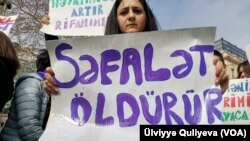 Martın 8-də Bakıda Fəvvarələr Meydanında qadın haqları fəalları "Marş 8 - Yaşamaq istəyiri!k" şüarı ilə aksiya keçirib.