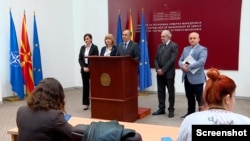 Помалите парламентарни партии уште во март 2021 поднесоа измени на изборниот законик кои предвидуваа една изборна единица. И по две години измените се уште не дошле на дневен ред на пленарна собраниска седница.