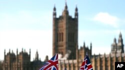  ছবিতে লন্ডনের পার্লামেন্ট হাউস দেখা যাচ্ছে। (১০ মে, ২০২২) । 