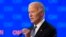 Prezidan Joe Biden pran la pawol pandan yon deba prezidansyel ke CNN oganize kont kandida prezidansyel Repibliken ex-Prezidan Donald Trump nan Atlanta, 27 Jyen 2024.