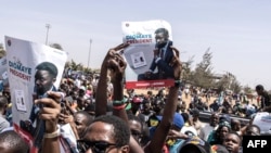 በሴኔጋል ከተደረጉ የተቃውሞ ሰልፎች አንዱ (ፎቶ ኤኤፍፒ፤ የካቲት 24፣ 2024)