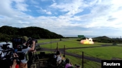 在台湾屏东举行的军演中，台湾军人进行爱国者PAC-2地对空导弹射击操演。（2024年8月20日视频截图）