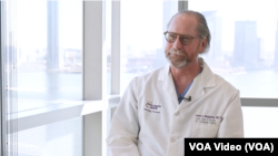 رابرت مانتگمری جراح پیوند اعضای بدن در ایالت نیویارک امریکا