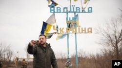 Rais wa Ukraine Volodymyr Zelenskyy alipotembelea Avdiivka eneo la mapambano na vikosi vya Russia katika mkoa wa Donetsk huko Ukraine. Dec. 29, 2023. 