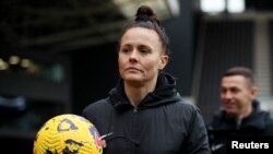 ပရီးမီးယားလိဂ်ရဲ့ ပထမဆုံးအမျိုးသမီးဒိုင် Rebecca Welch 