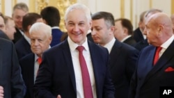 2024年5月7日，俄罗斯副总理安德烈·别洛乌索夫在莫斯科克里姆林宫等待参加弗拉基米尔·普京的总统就职典礼。（美联社照片）