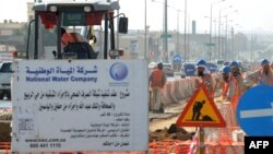 FILE - Asian laborers of the Saudi National Water Company working at a construction site in a road in the capital Riyadh. Saudi Arabia. (Fayez Nureldine / AFP)