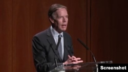 美国驻中国大使伯恩斯2024年6月6日在亚洲协会就美中关系现状发表看法（亚洲协会网络画面截图）