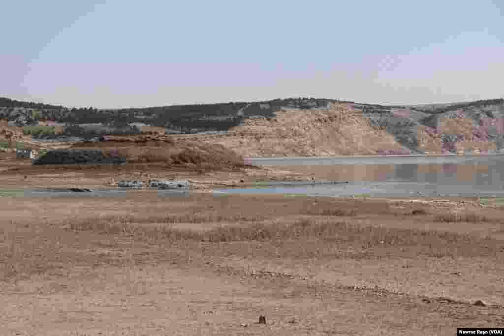 Çemê Feratê li Sûrîyê Dimiçiqe