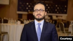 دکتۆر کاروان حەمە ساڵح، پسپۆڕی سیاسی