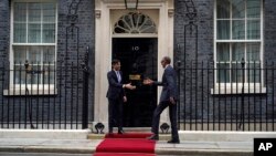 የብሪታኒያ ጠቅላይ ሚኒስትር ሪሺ ሱናክ የሩዋንዳው ፕሬዚዳንት ፖል ካጋሜ 