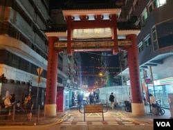 昔日人山人海的香港庙街夜市，疫情结束后也难见人潮 (美国之音 林淦峰)