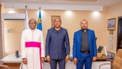 Mgr Donatien Nshole, SG/CENCO (G), le berger Eric Nsenga de l'ECC (D) et l'ex président de la CENi, Denis Kadima, à Kinshasa le 02 nov 2022 (CENI/RDC)
