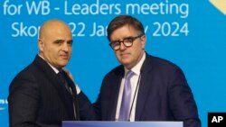 Посетата дојде во време кога земјава е пред одржување на парламентарни и претседателски избори, но и кога власта и опозицијата не можат да се усогласат околу уставните измени