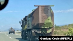 Srbija - Vozila Vojske Srbije kreću se autoputem od Vranja do Niša, na jugu zemlje, 30.09.2023.