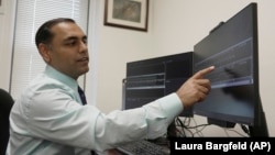 Dr. Roneil Malkani shows an example of pink noise being used to enhance slow brainwaves during deep sleep, May 16, 2024. (AP Photo/Laura Bargfeld)
