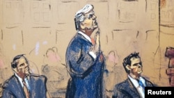 法庭素描画显示美国前总统特朗普在律师陪同下，在联邦治安法官乌帕迪亚亚前宣誓。(2023年8月3日)