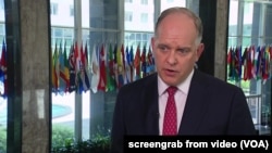 美国副助理国务卿道格拉斯·琼斯2024年7月2日接收美国之音采访。