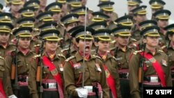 এই মুহূর্তে সারা ভারতে প্রায় ৩৫ হাজার মহিলা কর্মী রয়েছেন সশস্ত্র বাহিনীতে। 