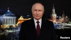 মস্কোতে জাতির উদ্দেশে নববর্ষ উপলক্ষ্যে বার্ষিক ভাষণ দিচ্ছেন রাশিয়ার প্রেসিডেন্ট ভ্লাদিমির পুতিন। ৩১ ডিসেম্বর, ২০২৩। (স্পুটনিক/গাভরিল গ্রিগরভ/রয়টার্স মারফত পুল)