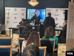 海牙世界公民法院公审习近平，视讯作证 (盛雪提供)