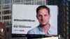 Sebuah papan iklan yang mendesak pembebasan wartawan koran the Wall Street Journal, Evan Gershkovich, untuk memperingati 1 tahun penahanannya di Rusia,, dipasang di Times Square, New York, 29 Maret 2024. (Foto: Yuki Iwamura/AP Photo)