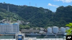 资料照片：台海军舰艇停泊在台湾北端基隆港。台湾国防部周日（2024年2月11日）说， 已连续第二天在台湾周边发现8枚中国空飘气球.