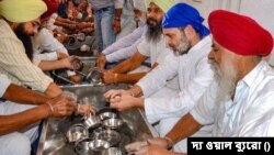 ভারতের পাঞ্জাবের অমৃতসরে শিখ ধর্মাবলম্বীদের সঙ্গে কংগ্রেস নেতা রাহুল গান্ধী।