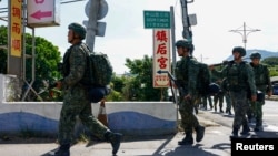 士兵们在台湾桃园参加一年一度的汉光军演的第一天。（2024年7月22日）