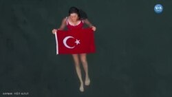 Kuzey Kanalı'nı yüzerek geçen ilk Türk kadını Aysu Türkoğlu kız çocuklarına ışık tutuyor