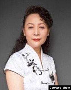 位于加拿大多伦多的《中国之春》主编盛雪(照片提供:盛雪)