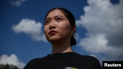 被香港当局通缉的香港民主委员会(HKDC)执行总监郭凤仪在美国华盛顿。（2023年7月10日）