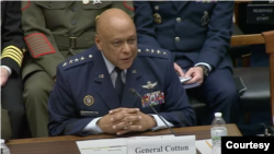 美国战略司令部司令、空军上将安东尼·J·科顿(General Anthony J. Cotton)在《2024 财年战略力量态势听证会》上作证。（国会众议院军委会听证会截图）
